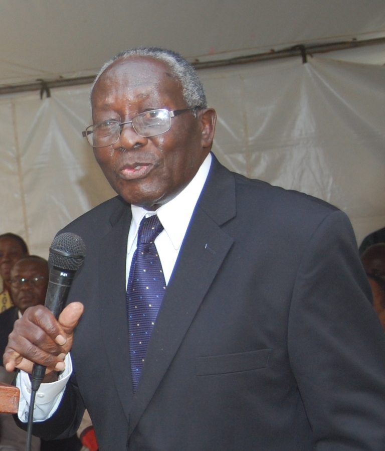 Professor William Senteza Kajubi gives his acceptance speech during a ceremony to unveil a bust in his honour on 20th December 2010 at the School of Education, CEES, Makerere University.