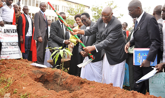 The Omukama of Bunyoro-Kitara, His Majesty Solomon Gafabusa Iguru The 1st plants a tree in commemoration of his visit to CoVAB, 15th May 2014, Makerere University, Kampala Uganda