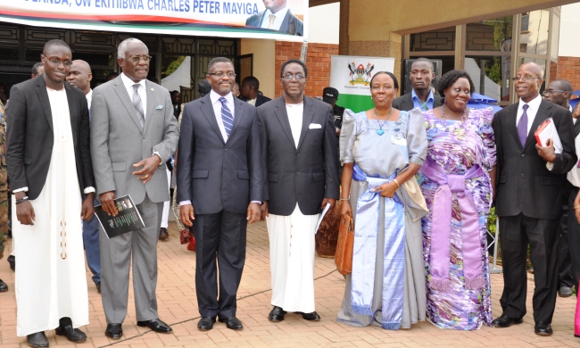 The Katikkiro of Buganda Ow'ekitiibwa Charles Peter Mayiga (3rd L) and Vice Chancellor Prof. John Ddumba-Ssentamu with the University Librarian Prof. Maria Musoke (3rd R), Guild President, H.E. Ivan Bwowe (L) and Mengo Officials at the Library Day Celebrations, 16th May 2014, Makerere University, Kampala Uganda