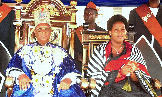 His Majesty Rukirabasaija Agutamba Solomon Gafabusa Iguru I, 49th Omukama (King) of Bunyoro Kitara, 27th Omukama in the Babiito Dynasty (L) and Her Majesty Omugo Margaret Adyeri Karunga. Image courtesy bunyoro-kitara.org