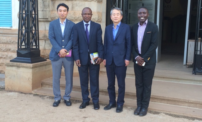 Dr. Eria Hisali (2nd L) with Prof. Koo Shin (2nd R) and his delegation shortly after his courtesy call on the Vice Chancellor on 18th December 2017, Makerere University, Kampala Uganda. Dr. Hisali and Prof. Shin discussed prospective collaborations between Makerere and Sejong University, South Korea.