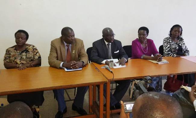 PSC chairperson, Justice Ralph W. Ochan (C) flanked by Principal CoCIS-Prof. Tonny Oyana (2nd L) and other officials talks about the sucessfully concluded assessment in partnership with CoCIS, Makerere University, Kampala, Uganda. Image:CoCIS