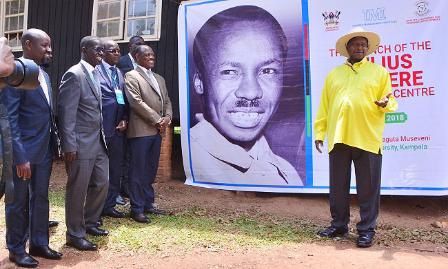 H.E. President Yoweri Kaguta Museveni (R) is joined by Vice Chancellor-Prof. Barnabas Nawangwe (2nd R), Principal CHUSS-Prof. Edward Kirumira (2nd L), Council Member-Hon. Thomas Tayeebwa (L) and other officials at the unveiling of the Julius Nyerere Leadership Centre on 6th October 2018, Makerere University, Kampala Uganda