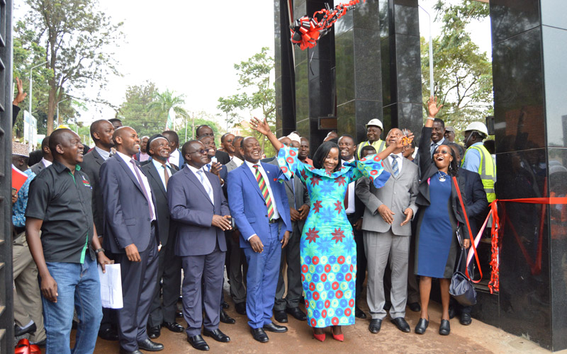 The jolly Jennifer Musisi handsover the beautified Makerere University Main Gate to Prof. Barnabas Nawangwe amidst applause. The handover ceremony was witnessed by Members of Council, University Management, Kampala Capital Authority (KCCA) representatives; supervisors of the project, key partners, the media and well-wishers.