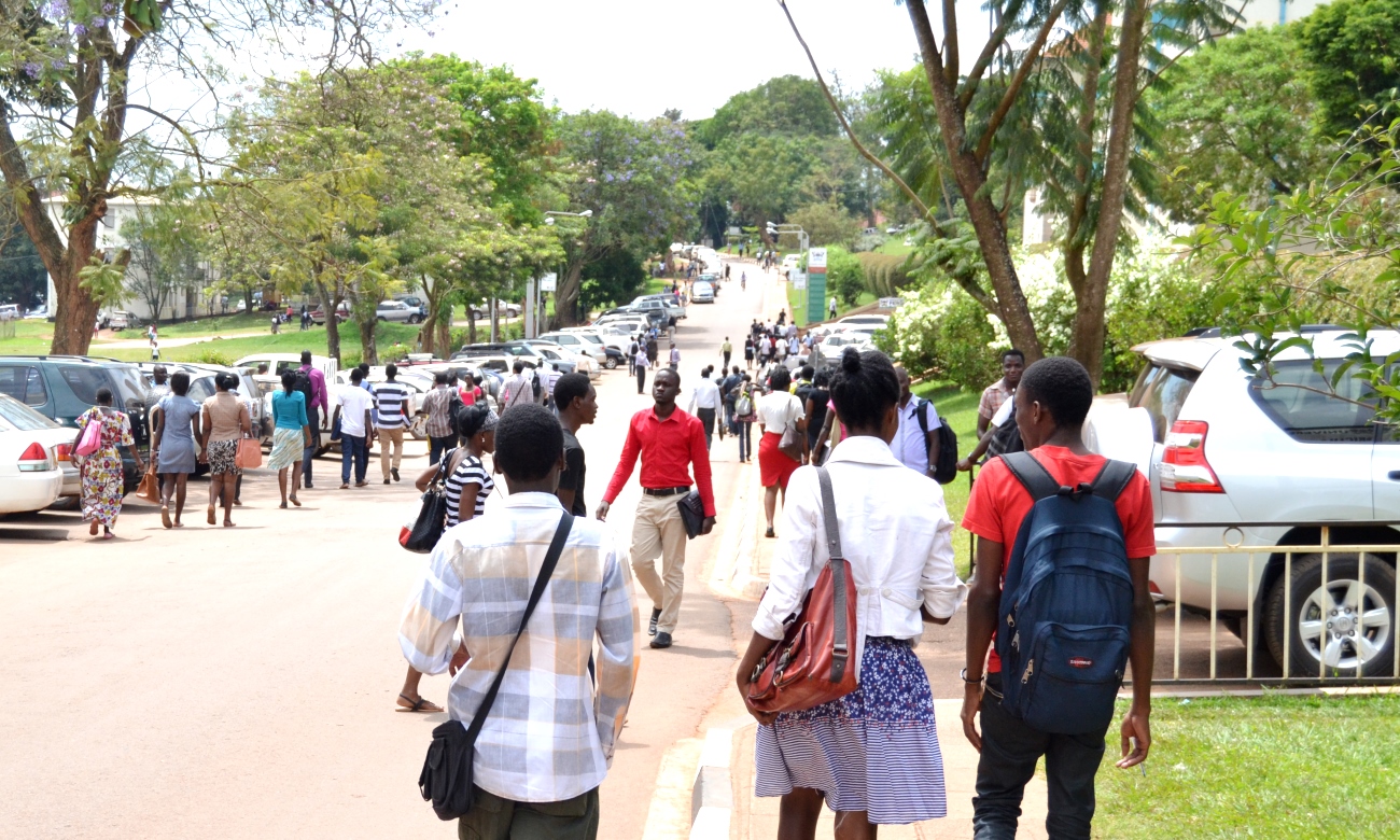 Students walk past the School of Agricultural Sciences along University Road, Makerere University, Kampala Uganda. Date taken: 6th October 2014. Diploma Holders are eligible for admission to Mak Degree Programmes under the Government Sponsorship Scheme (not exceeding 5% of the intake capacity).