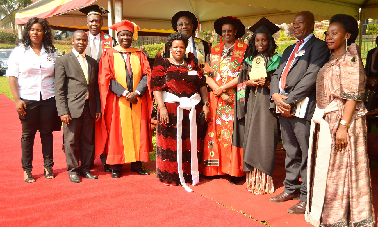 Prime Minister Rt. Hon. Dr. Ruhakana Rugunda (Centre) flanked by First Lady and Minister of Education Hon. Janet Museveni (4th Right) poses for a photo with Best Sciences Student Ms. Namayengo Sarah and her parents after receiving an award from Convocation. 4th Left is Chairperson Mak Convocation-Dr. Tanga Odoi, AR-Mr. Alfred Masikye Namoah (3rd Left) and other members from Convocation, 14th January 2020, Makerere University, Kampala Uganda.