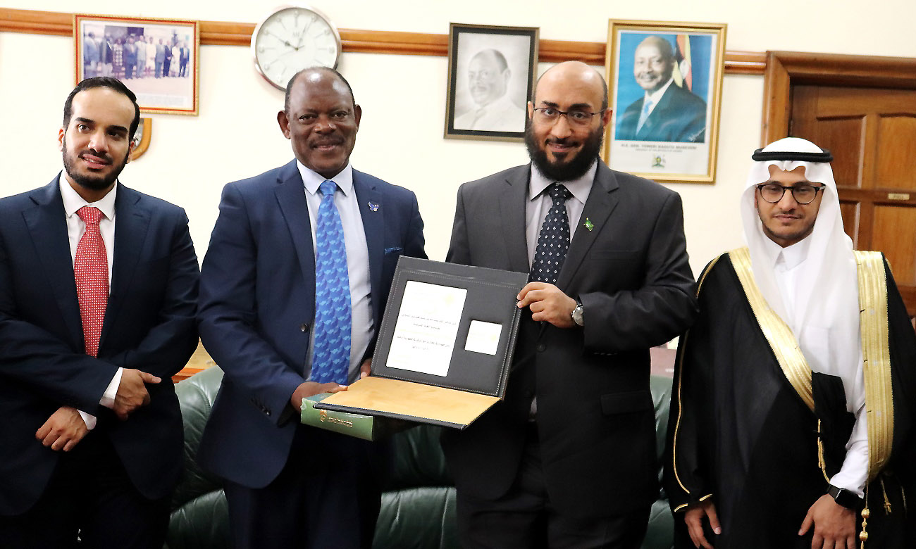 The Vice Chancellor-Prof. Barnabas Nawangwe (2nd L) receives a souvenir from Dr. Sulaiman Alangari (2nd R) as H.E. Mr. Bandar Al Faifi (R) and another member of the delegation from of Saudi Arabia witness on 13th January 2020, Makerere University, Kampala Uganda.