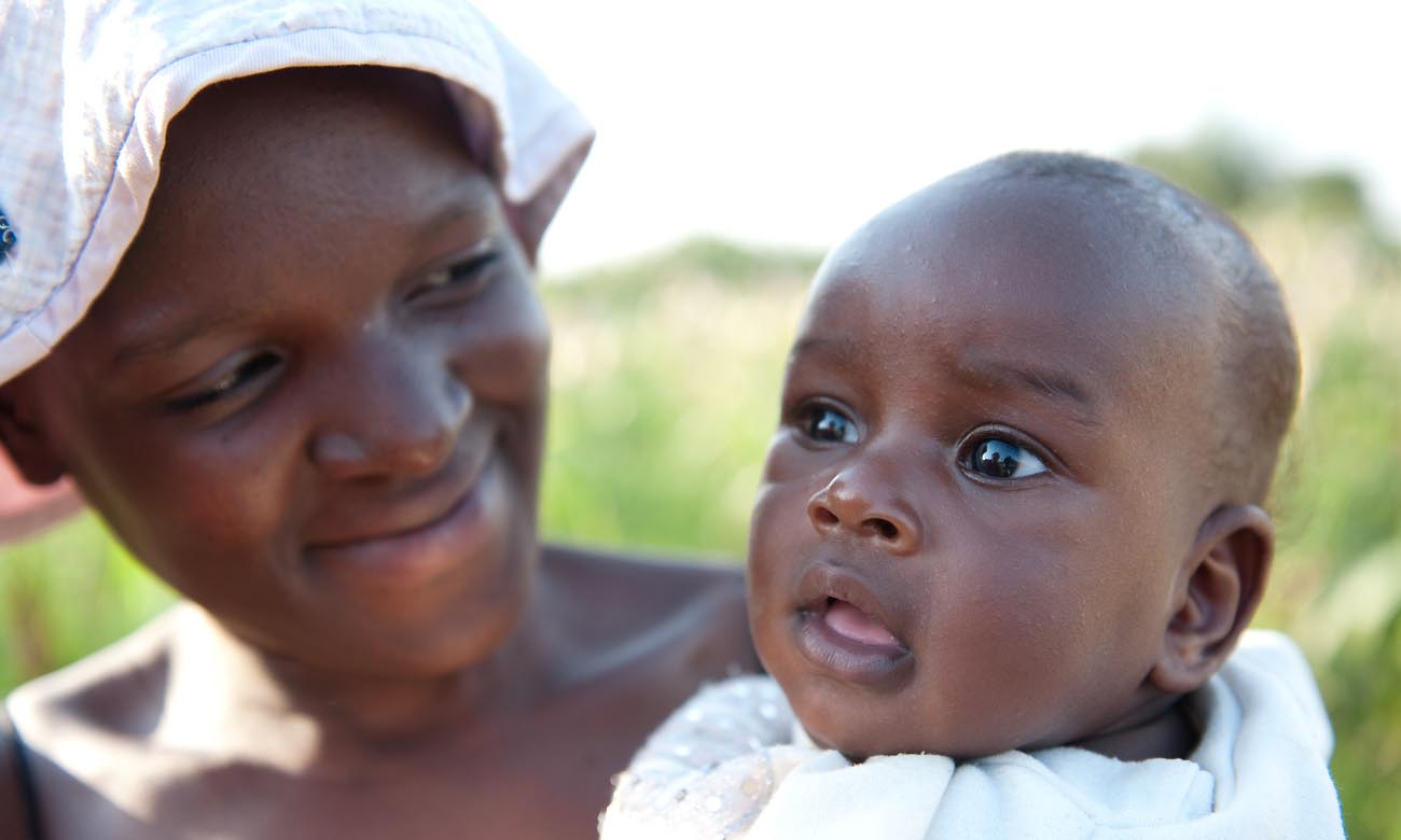 A mother and her A mother and her baby smile for the camera at MUARIK, CAES, Makerere University, Wakiso Uganda. Date taken: 13th August 2010.baby smile for the camera at MUARIK, CAES, Makerere University, Wakiso Uganda. Date taken: 13th August 2010. MPHN exposes students to hands-on experience of the real-life challenges in nutrition and the interrelationships between nutrition and health.