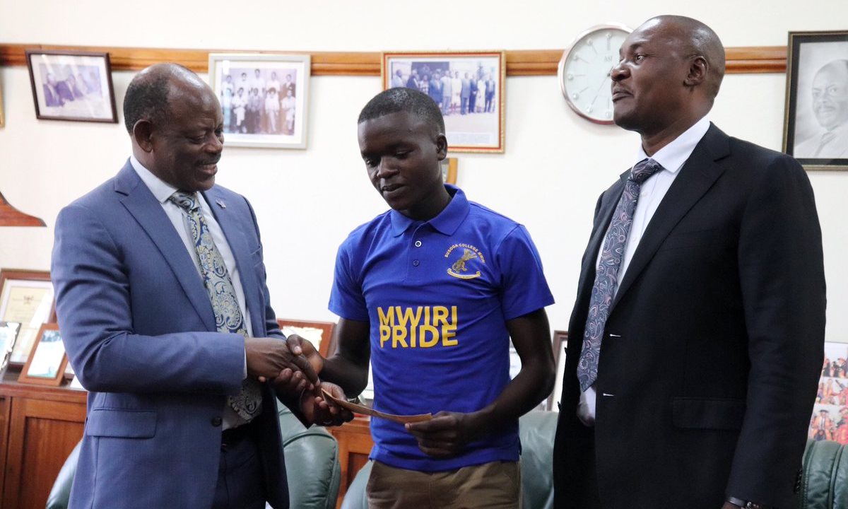 The Vice Chancellor-Prof. Barnabas Nawangwe (Left) shakes hands with Busoga College Mwiri’s best UCE Student Mr. Rogers Wanyama (Centre) as MOBA President, Dr. Patrick Ibembe (Right) witnesses on 11th February 2020, Makerere University, Kampala Uganda.