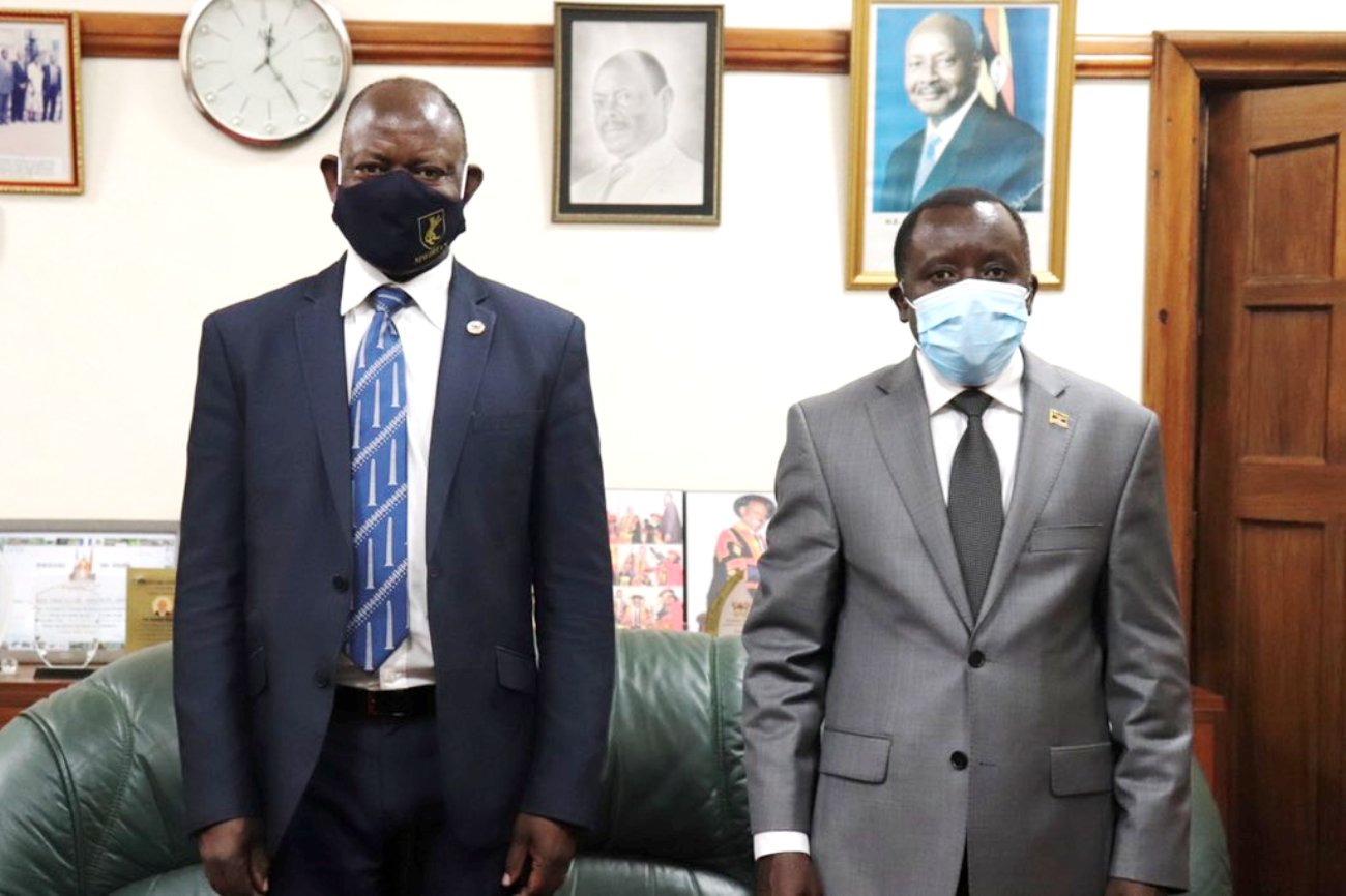 The Vice Chancellor, Prof. Barnabas Nawangwe (L) with Uganda’s High Commissioner to Nigeria, H.E. Nelson Ocheger during their meeting on 9th September 2020, Makerere University, Kampala Uganda.