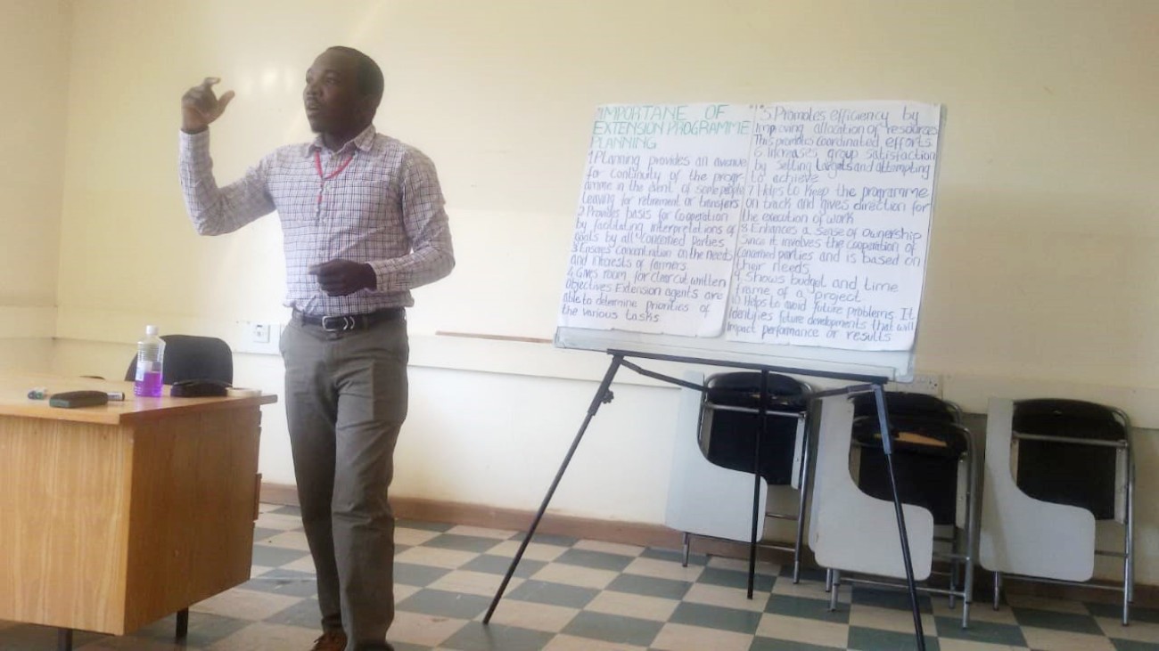 Mr. Andrew Waaswa makes a presentation on Extension Programme Planning. Photo credit: RUFORUM