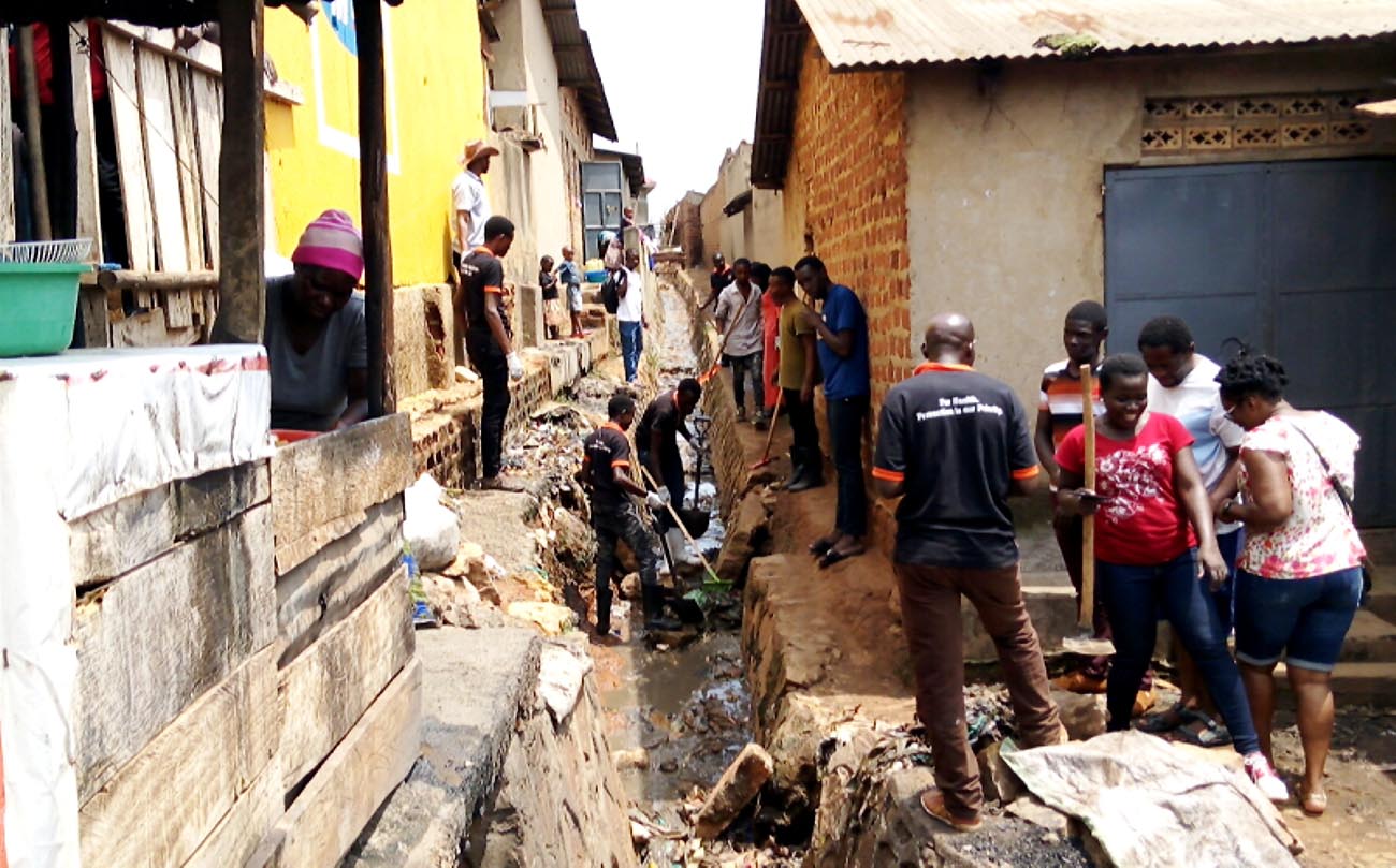 Makerere University Environmental Health Students' Association (MUEHSA) members participate in the Community Clean-up exercise at Kifumbira Slum and Market, Kamwokya, Kampala on 7th September 2019