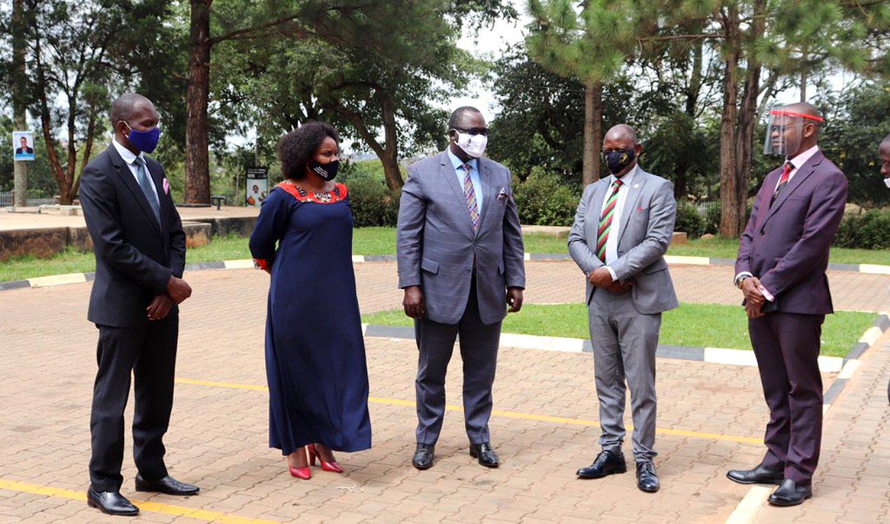 Deputy Katikkiro-Owek. Robert Waggwa Nsibirwa (Centre) and his delegation; Dr. Prosperous Nankindu Kavuma (2nd Left) and Owek. Noah Kiyimba (Left), are received upon arrival at CTF2, Makerere University by the Vice Chancellor, Prof. Barnabas Nawangwe (2nd Right) and DVCAA-Dr. Umar Kakumba (Right) on 1st October 2020.