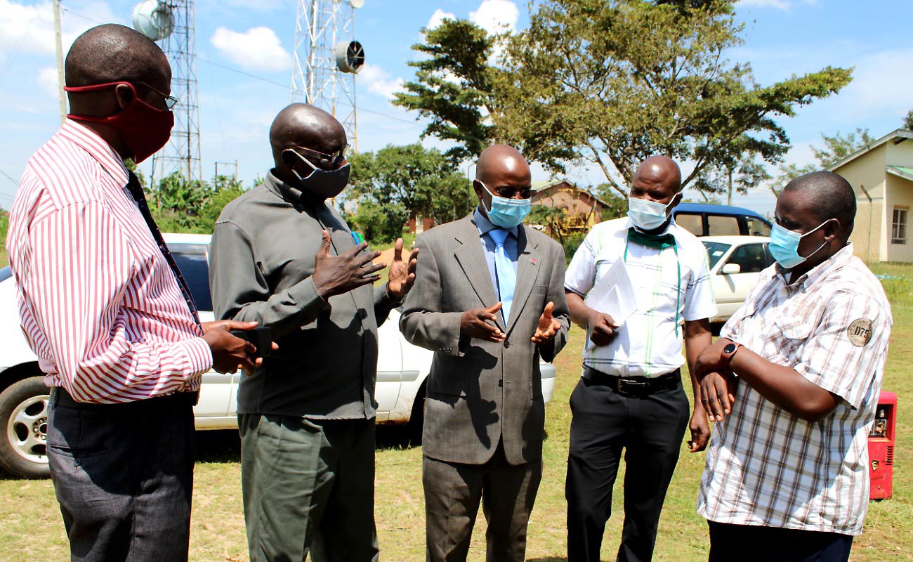 L-R: RDC Representative-Ronald Mukasa, CAO-Mr. Ezaruku Kazimiro, Prof. Edward Bbaale, Clerk to Council Mr. Nandhbu Joshua and LCV Represesentaive-Mr. Mutamba Musa interact during the policy dialogue on 29th October 2020, Bugiri District, Uganda.