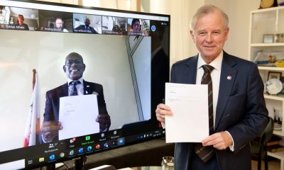 KI’s President, Ole Petter Ottersen, and the Vice Chancellor Prof. Barnabas Nawangwe signed an agreement to establish the Centre of Excellence for Sustainable Health on 29th January 2021. Photo: Ulf Sirbom, Bildmakarna