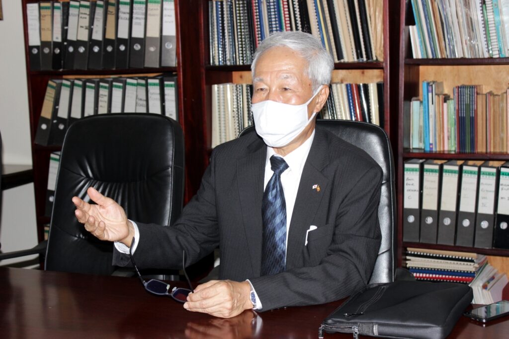 Japanese Ambassador to Uganda, H.E Fukuzawa Hidemoto makes his remarks during the book donation handover ceremony held in the Main Library, Makerere University.