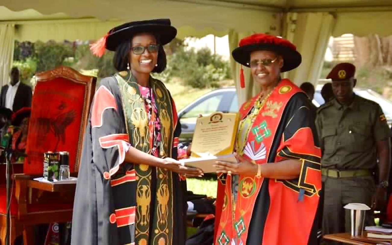 The First Lady, Hon. Janet Kataaha Museveni receives the Convocation Award from Chairperson Council-Mrs. Lorna Magara (Left) in recognition of her contribution to girl child education, women emancipation and overall success of the Higher Education sector in Uganda