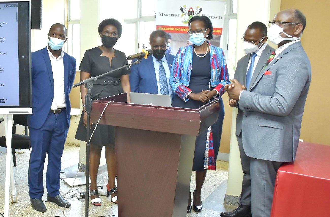 The Chair Council-Mrs. Lorna Magara (3rd R) flanked by R-L: VC-Prof. Barnabas Nawangwe, DVCAA-Dr. Umar Kakumba, Head GAMSU & Chair Mak-RIF GMC-Prof. William Bazeyo, Ag. DVCFA-Dr. Josephine Nabukenya and Mak-RIF’s Wilson Abigaba reads from a screen listing Round 3 Award recipients on 17th August 2021, CTF1, Makerere University.