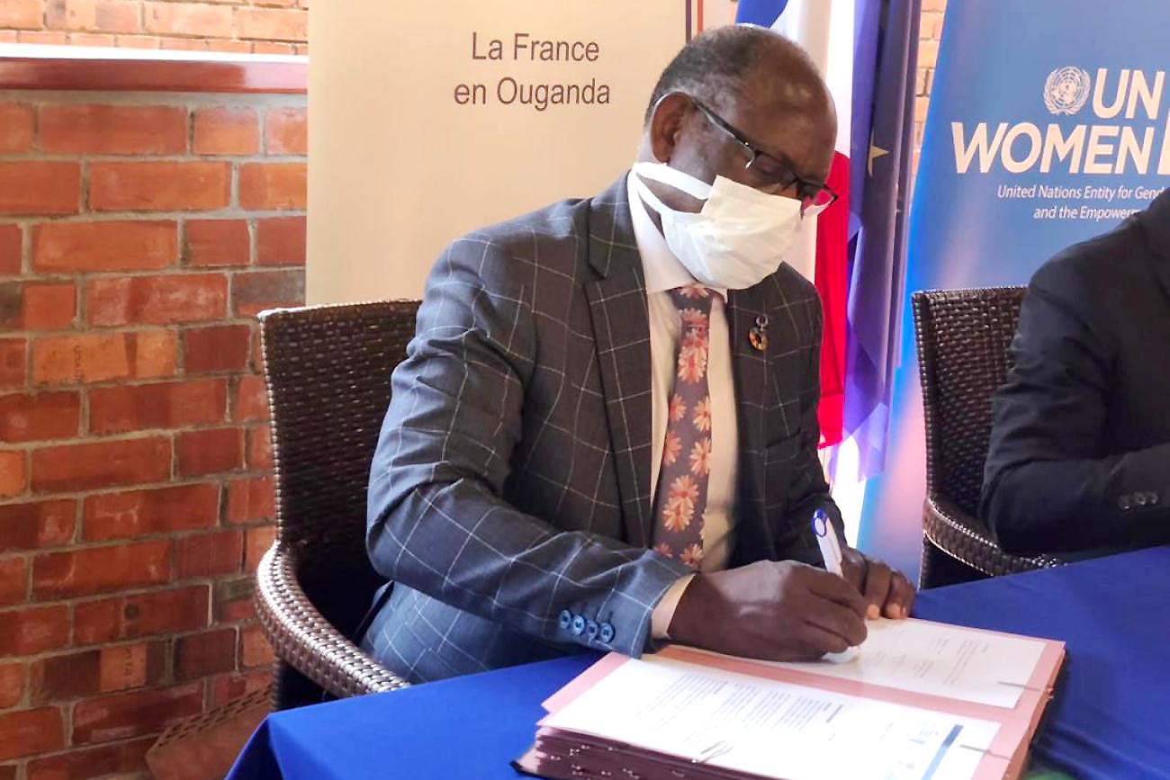 The Vice Chancellor, Prof. Barnabas Nawangwe signs the Kampala Geopolitics 4 Conference MoU on behalf of Makerere University on 18th August 2021.
