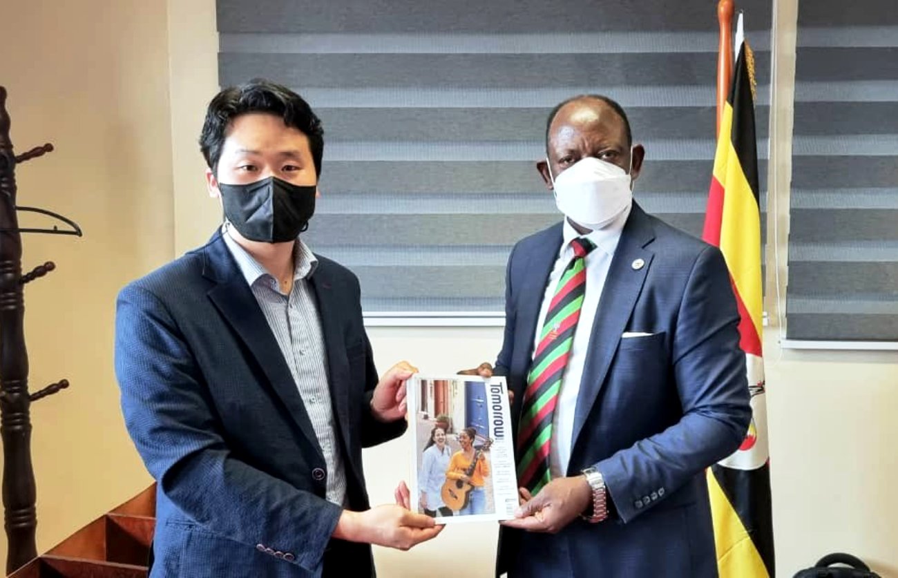 The Vice Chancellor, Prof. Barnabas Nawangwe (R) receives a copy of the Korean Journal 'Tomorrow' from James Kim, IYF Representative in Uganda, 17th September 2021, CTF1, Makerere University.