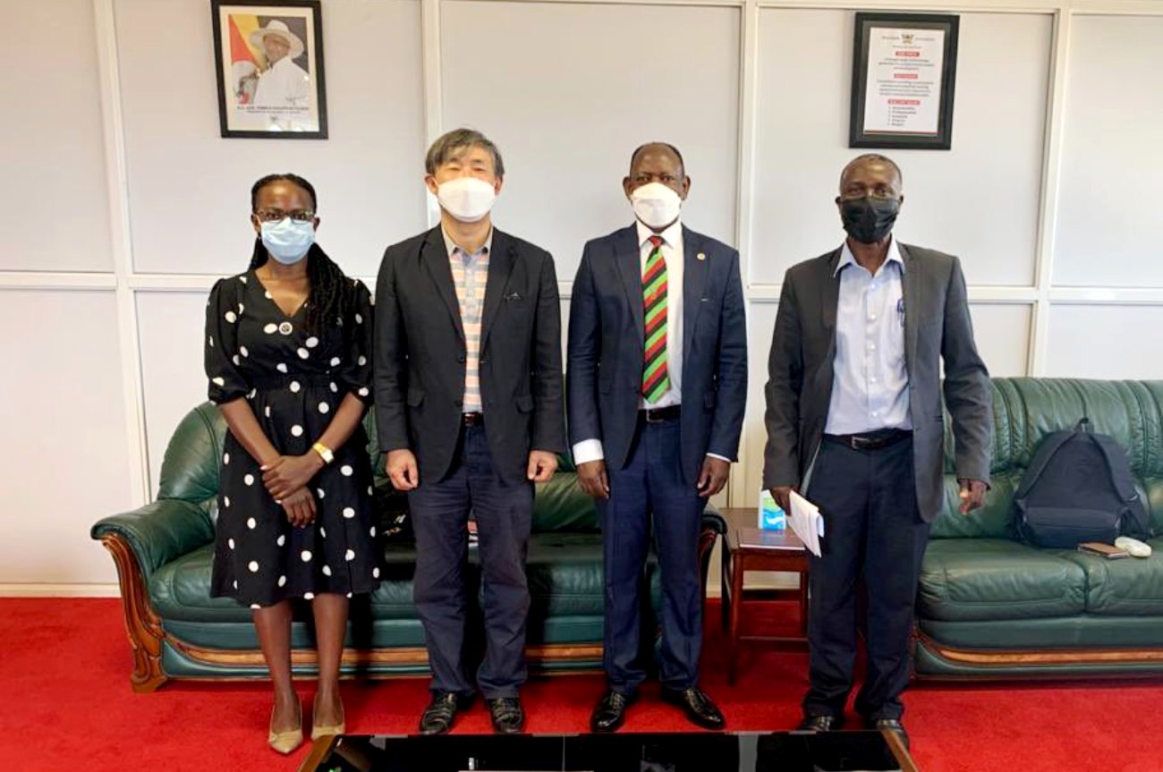 The Vice Chancellor, Prof. Barnabas Nawangwe (2nd R) with Prof. Lee (2nd L) and other officials after the meeting on 17th September 2021, CTF1, Makerere University.