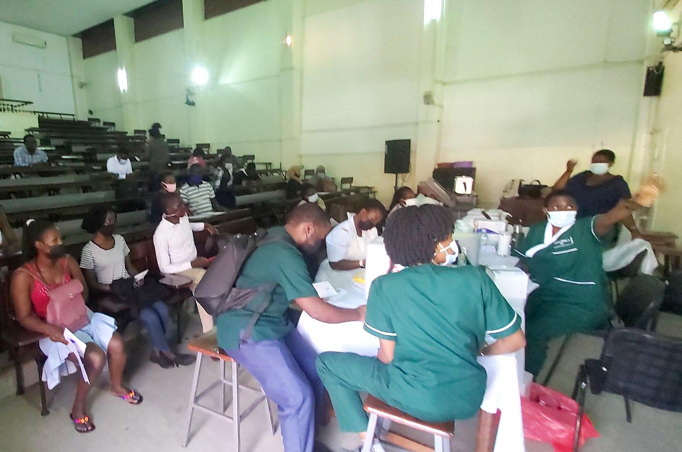 Teams from from Makerere University Hospital and Mulago National Referral Hospital with staff, students and members of the public who turned up for vaccination on 10th November 2021 in the Davies Lecture Theatre, College of Health Sciences (MakCHS).