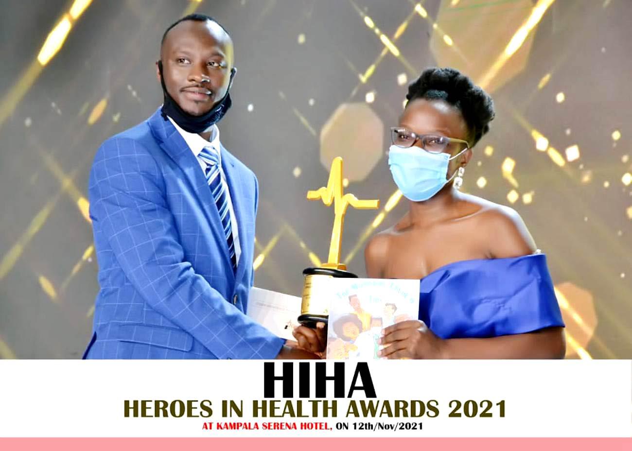 Ms. Anna Maria Gwokyalya (MBChB IV), CHS, Makerere University (R) receives the ‘Student Innovation of the Year’ trophy at the Heroes in Health Awards (HIHA) held 12th November 2021 at Kampala Serena Hotel. Courtesy Photo.