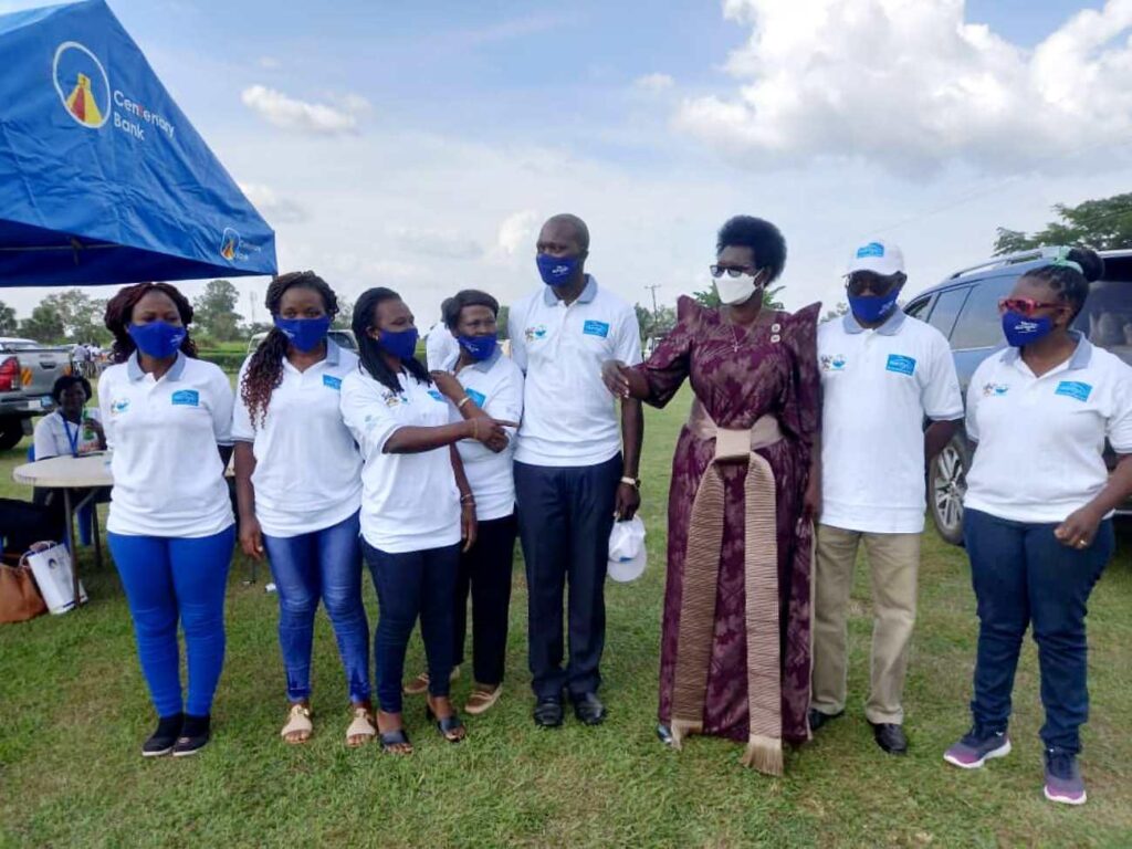 The NutriFish Uganda project team with the Minister.