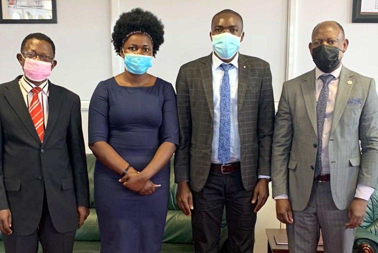 The Vice Chancellor, Prof. Barnabas Nawangwe (R) and Director DRGT, Prof. Buyinza Mukadasi (L) during their meeting with the Graduate Student Leadership (C) on 8th November 2021, CTF1, Makerere University.