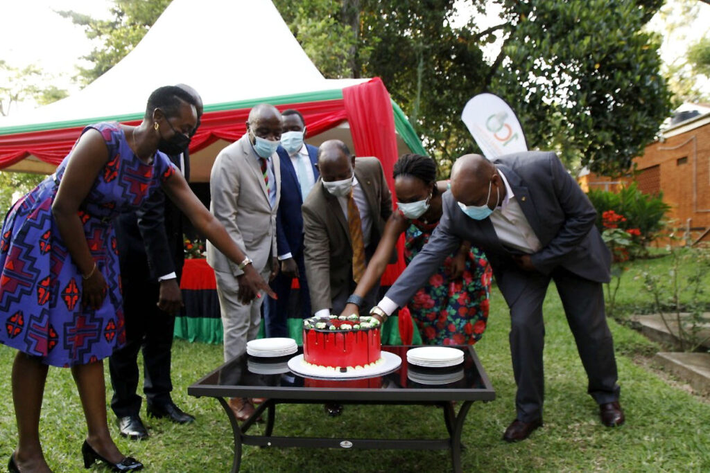 Prof. Barnabas Nawangwe (3rd R) and Mrs. Susan Nawangwe (2nd R) are joined by members of Management to cut cake. 