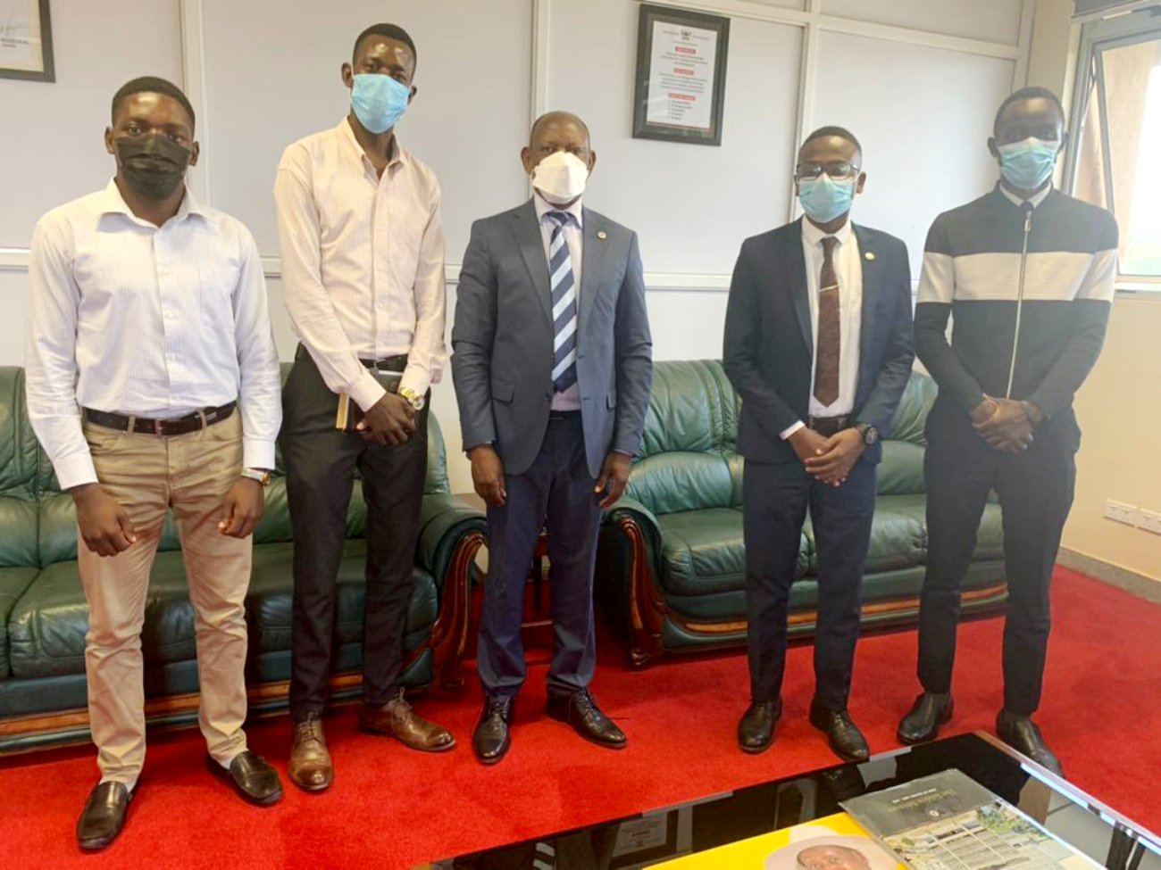 The Vice Chancellor, Prof. Barnabas Nawangwe (C) with the some members of the Students Guild after the meeting on 14th January 2022, CTF1, Makerere University.