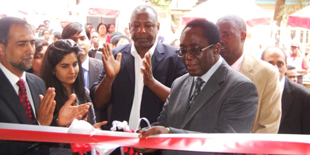 Prof. John Ddumba Ssentamu cuts the ribbon to mark the official opening of Crane Bank Makerere University Branch.