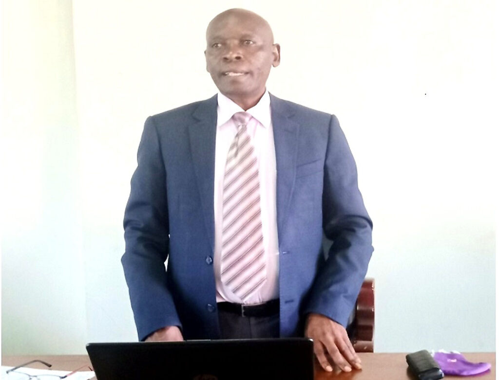 Mr. Charles Ssentongo, Deputy Registrar Undergraduate Admissions and Records, Makerere University briefing students in the Senate Conference Hall. ( Photo by Alex Mugalu)