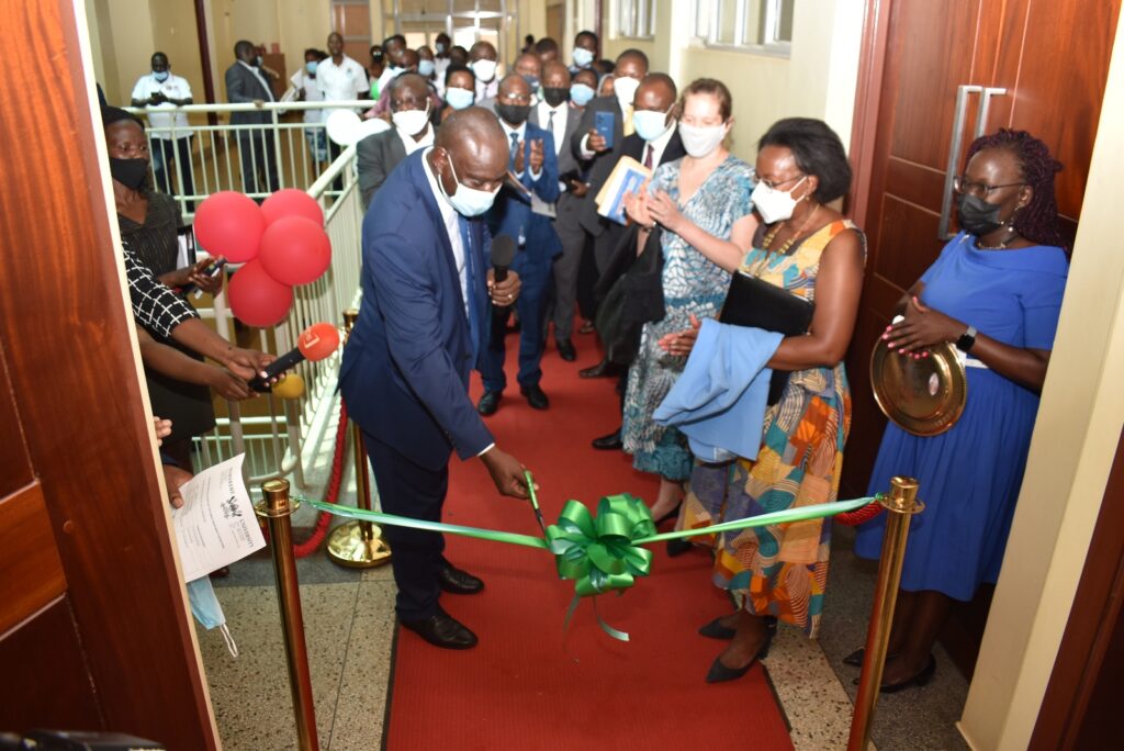 Mr. Ashaba Hannington cuts the ribbon to ribbon to mark the launch of the PIM CoE at the Central Teaching Facility 2 (CTF2), Makerere University. 