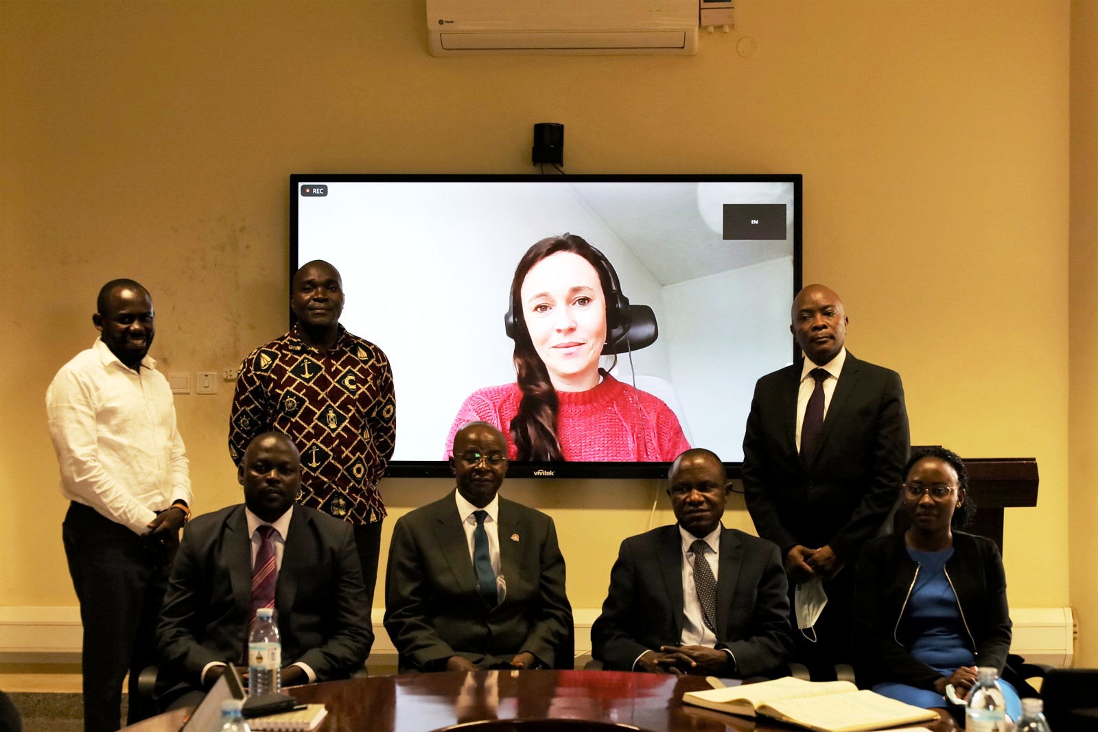 Some of the new IGE Cohort 2022 Fellows posing for a group photo with Principal CoBAMS-Assoc. Prof. Eria Hisali (Seated 2nd R) and Director EfD-Mak Centre-Prof. Edward Bbaale (Seated 2nd L) with the Co-programme Emelie César (on screen) on 17th March 2022, CTF2, Makerere University.