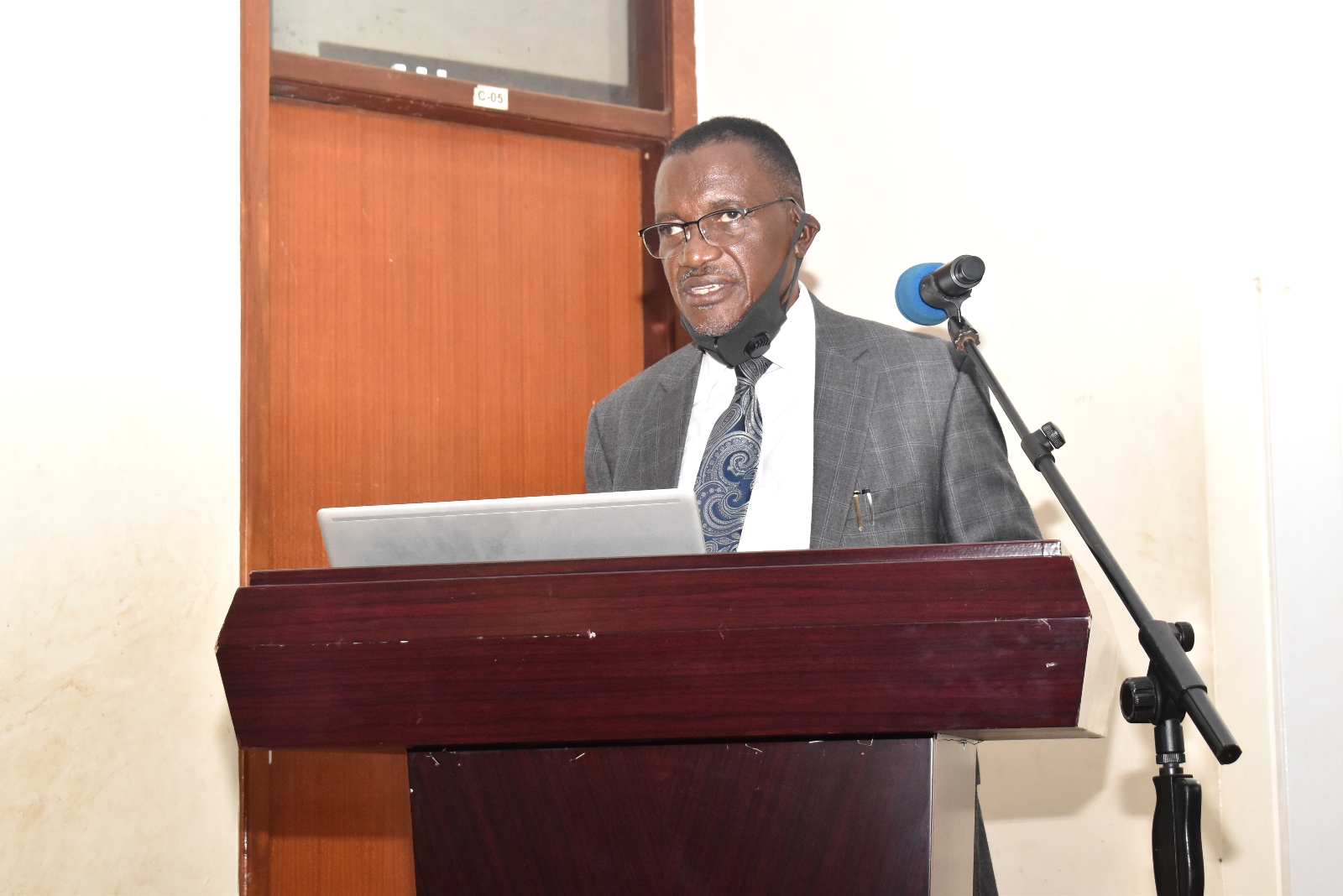 The Principal Investigator, Prof. Samuel Kyamanywa gives an overview of the ICOPSEA Project during the closing meeting on 7th April 2022, SFTNB Conference Hall, Makerere University.