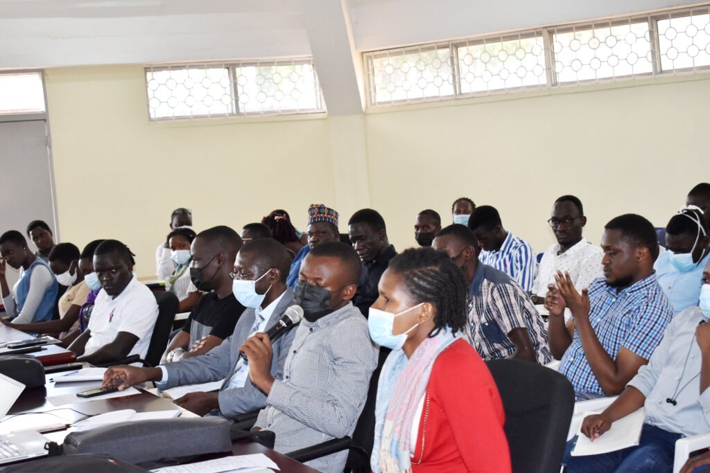 Participants contribute to the discussion during the training happening at CoVAB.