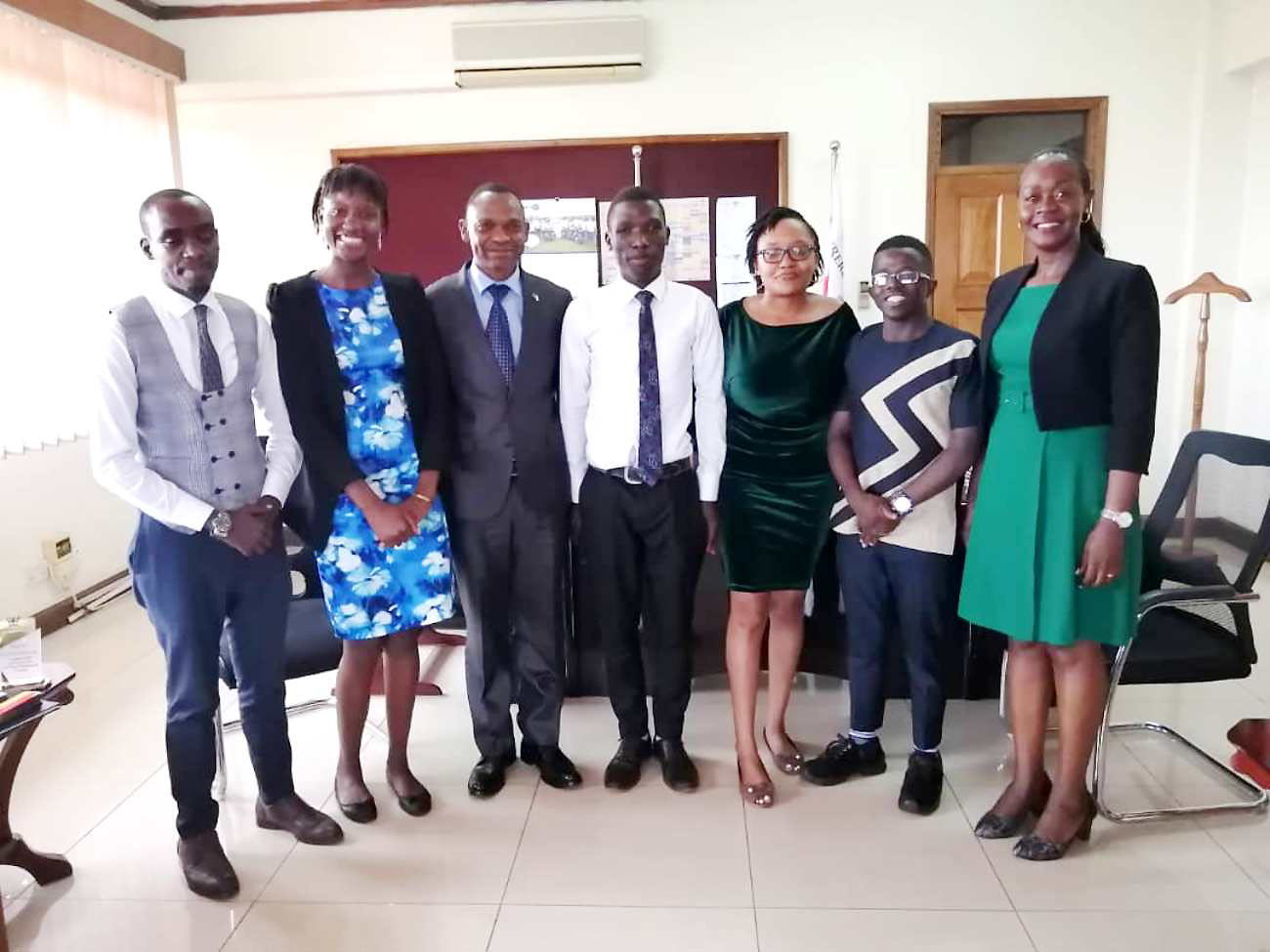The DVCAA-Prof. Umar Kakumba (3rd L) and Dean of Students-Mrs. Winifred Kabumbuli (R) with L-R: Chairperson-William Kananga, 86th Guild Speaker-Ms. Angel Kampi, Comm. Finance-Mr. Martin Wambona, Vice Chair-Ms. Tracy Kirabo and PRO-Mr. Saad Ddumba during the brief award ceremony on 14th Apr 2022, DVCAA's Office, Senate Building, Makerere University.