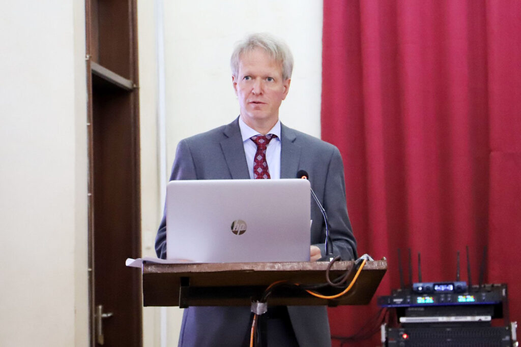 Arne Haug represented H.E. Elin Østebø Johansen.