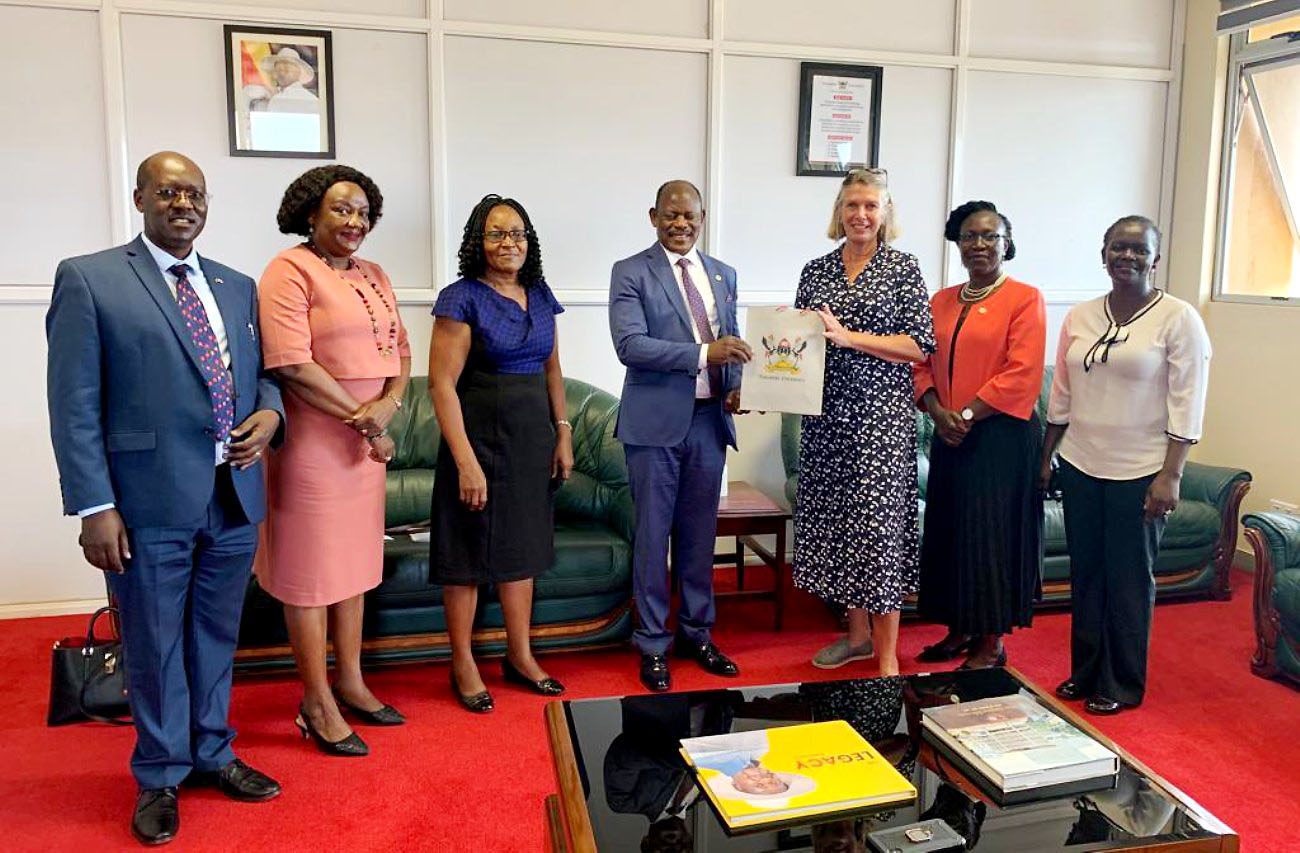 H.E. Dr. Karin Boven, Ambassador of the Netherlands to Uganda (3rd R) receives an assortment of Mak souvenirs from the Vice Chancellor, Prof. Barnabas Nawangwe (C) as the Dean MakSPH, Prof. Rhoda Wanyenze (2nd L) and other officials witness on 13th April 2022, CTF1, Makerere University.