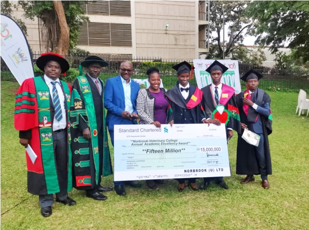 CoVAB staff and Staff from Norbrook and UVA pose with the awardees and their dummy cheque