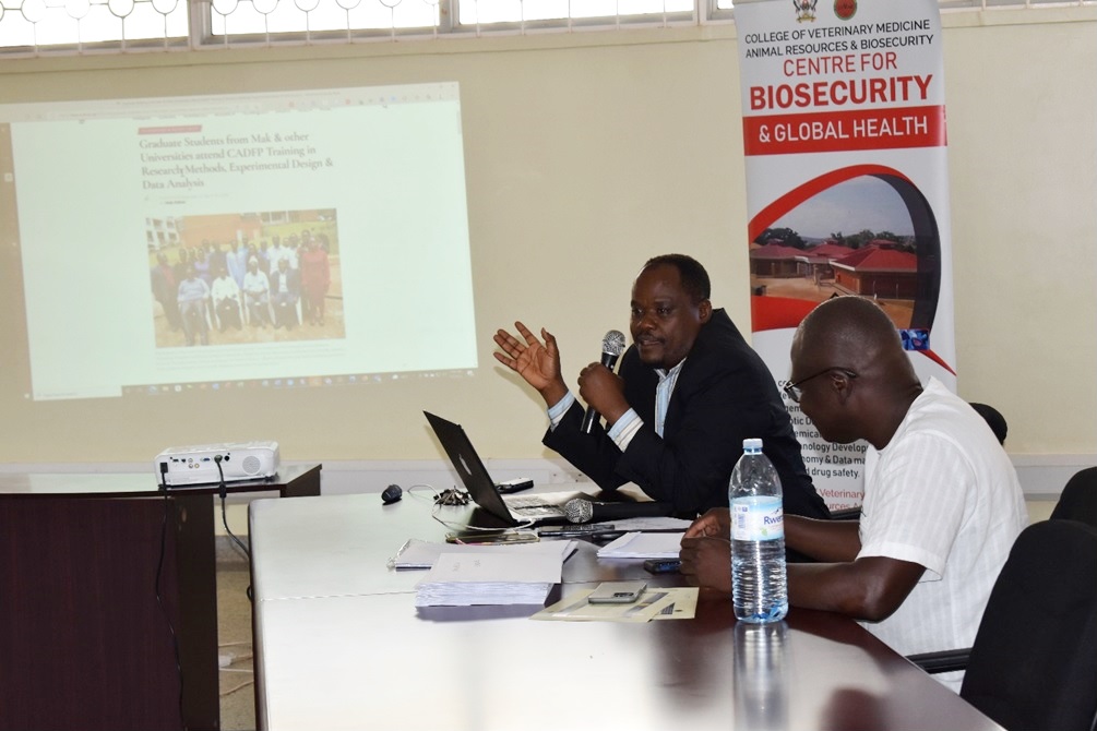 Dr. Lawrence Mugisha giving an overview of the course at the event.