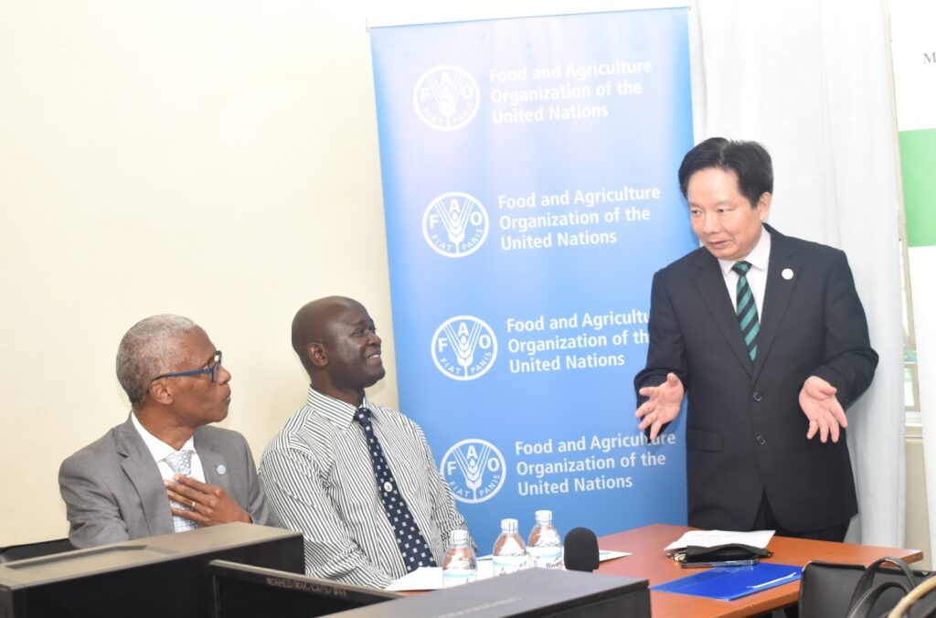Mr Anping Ye, Director, Office of South-South and Triangular Cooperation Division, FAO (R) officially opened the training session.