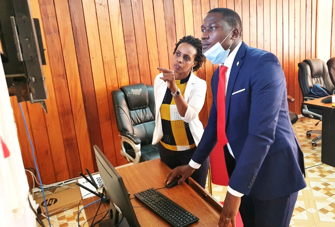 Sharon Abowe, Health Information Systems (HIS) Analyst at METS (Left) briefing Anthony Muganzi, Head IT at Mbarara Regional Hospital (Right) during the training on BUHIC. Photo credit: METS.