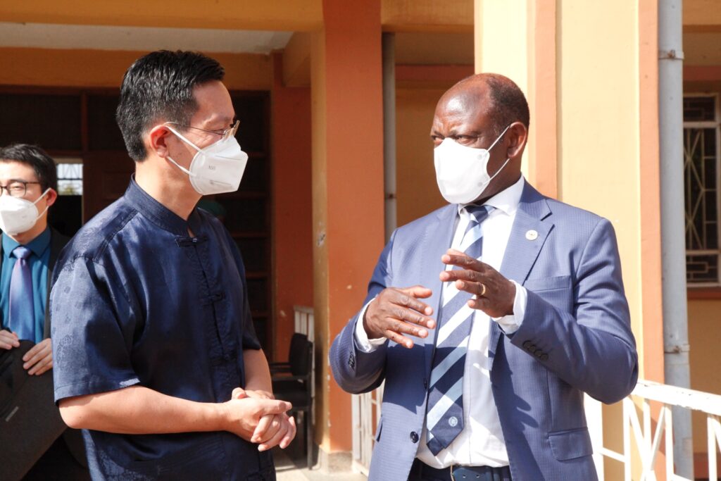 H.E. Zhang Lizhong (L) and Professor Barnabas Nawangwe (R) chat after the Award Ceremony.