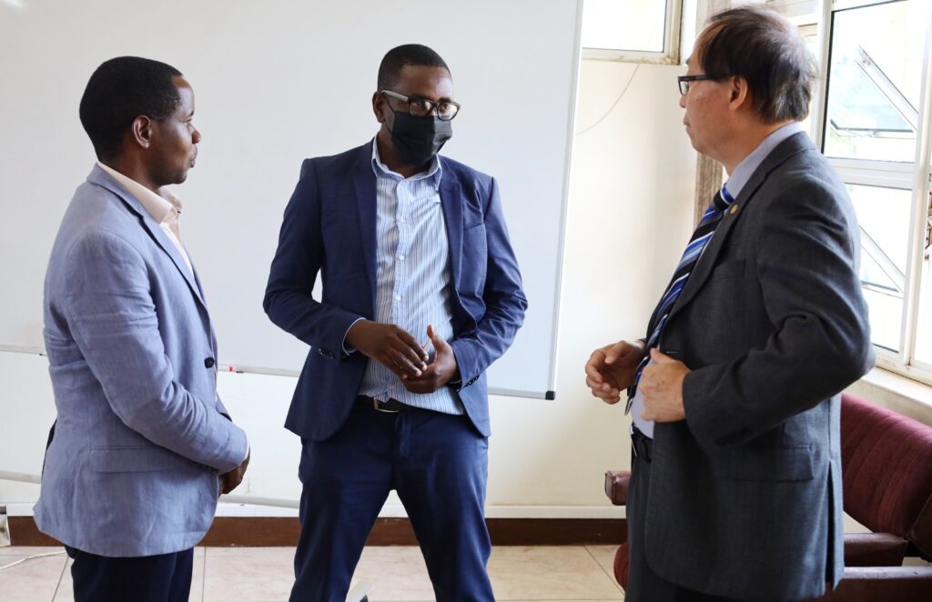 Dr. Daniel Ddumba, Dr. Engineer Bainomugisha (CoCIS) interact with Prof. Wing-Kai after the meeting.