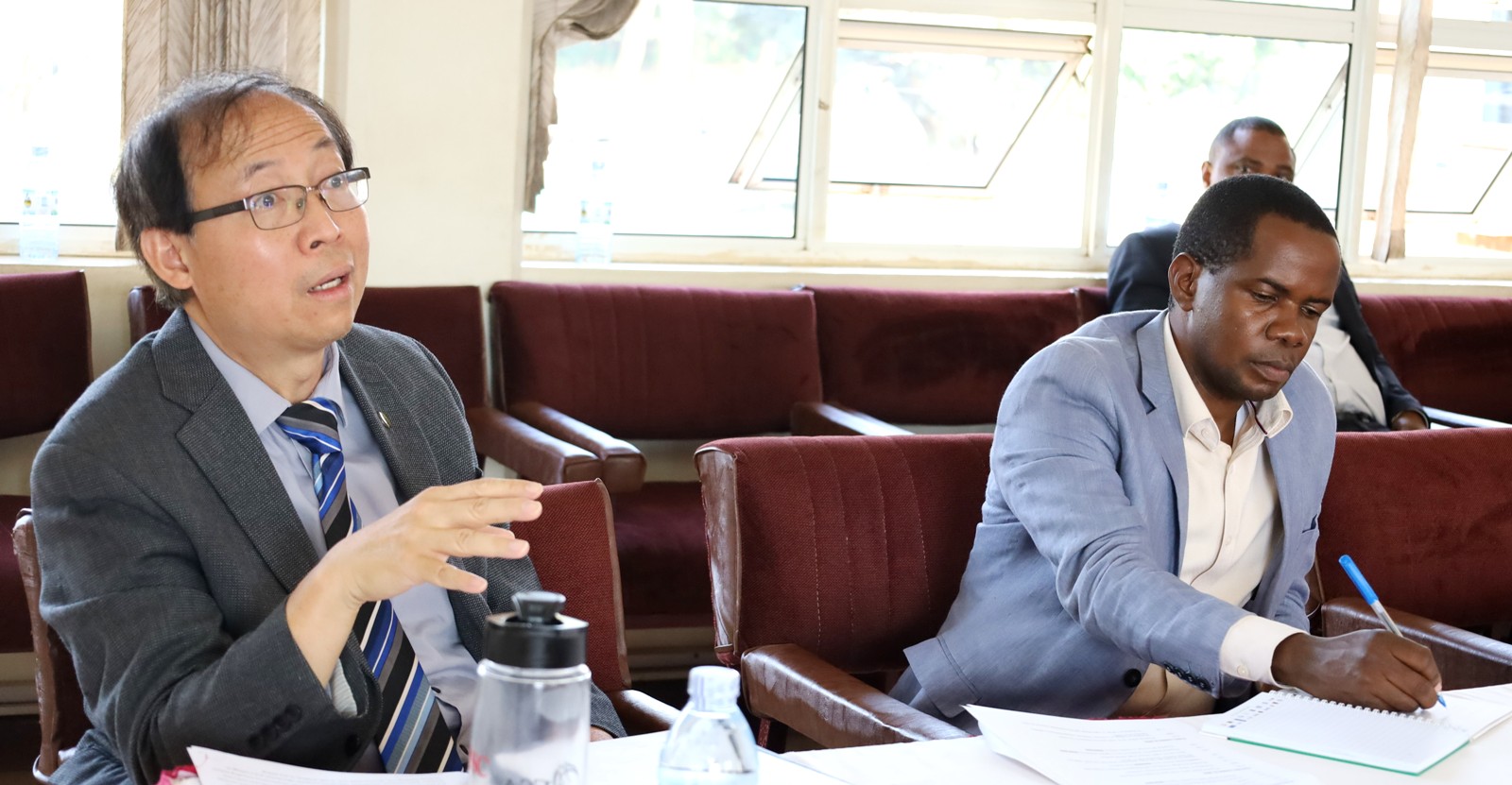 Prof. Wing- Kai addressing members of CoCIS as the Mak coordinator Dr. Ddumba Daniel notes down on 10th August 2022, Makerere University.