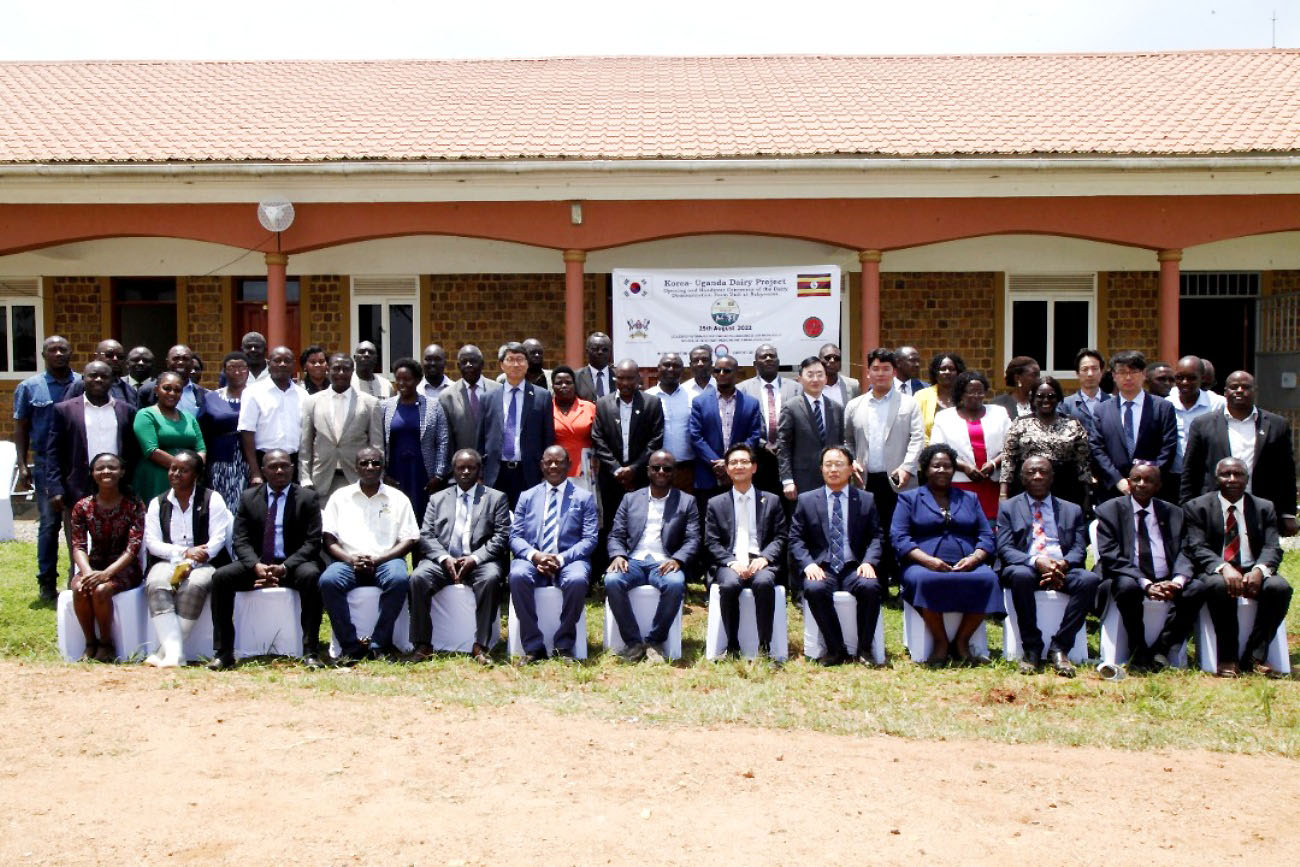 Council Innocent Kihika who represented the Deputy Speaker Rt. Hon. Thomas Tayebwa and Chairperson Council, Mrs. Lorna Magara (Seated Centre) flanked by the Korean Ambassador to Uganda, H.E. Park Sung-Soo (6th Right) and the Vice Chancellor, Prof. Barnabas Nawangwe (6th Left) and other officials at the KUDaP Dairy Demo Farm Launch, 25th August 2022, Nakyesasa Incubation Centre, CoVAB.
