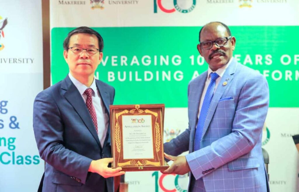 Prof. Barnabas Nawangwe (R) presents a plaque to Dr. Hun Mok Lee (L) in appreciation of his efforts to promote Mind Education.