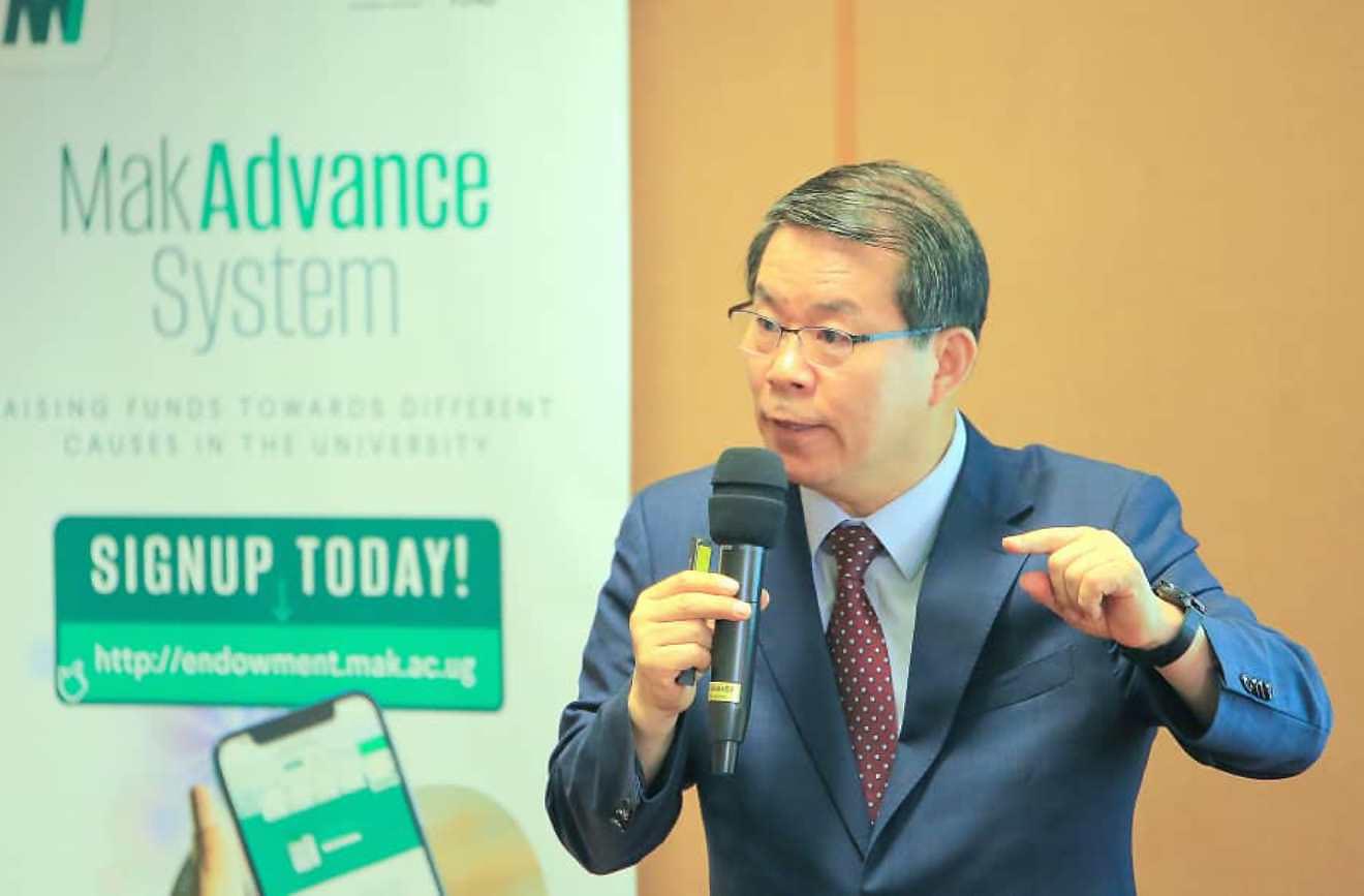 Dr. Hun Mok Lee delivering his presentation to members of University Management in the Council Room, Frank Kalimuzo Central Teaching Facility, Makerere University on 9th September 2022.